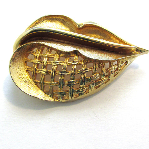 Imaginative Head-Turning Vintage 1950s Gold Lattice Work Leaf Pin - Front