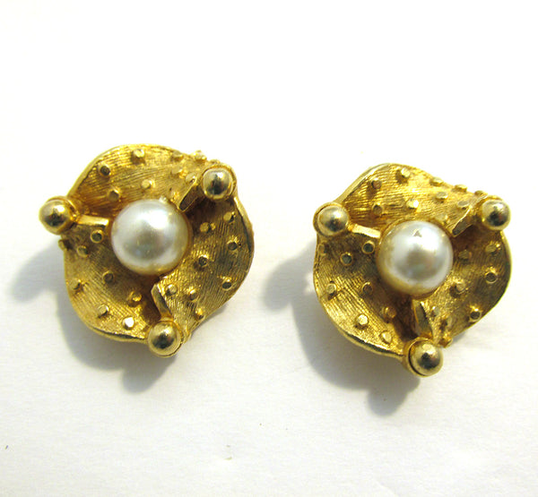 Distinctive Vintage 1950s Mid-Century Gold and Pearl Clip-On Earrings - Front