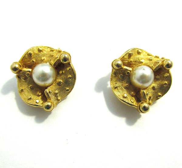 Distinctive Vintage 1950s Mid-Century Gold and Pearl Clip-On Earrings - Front