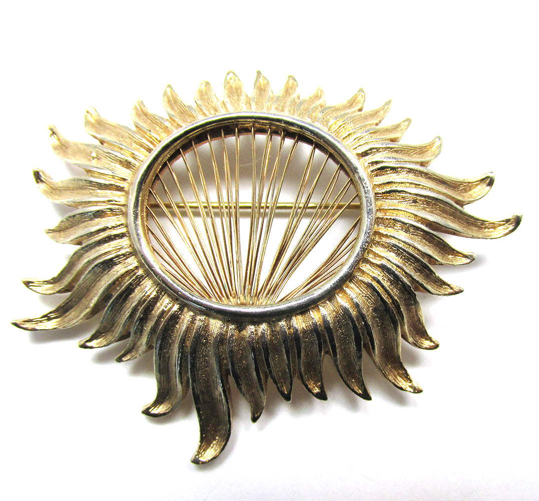 Signed Kramer Avant-Garde Vintage 1950s Mid-Century Gold Pin - Front